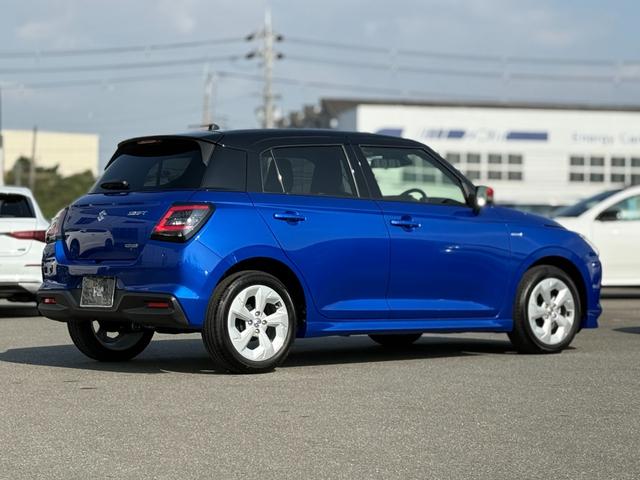 スイフト ハイブリッドＭＸ　登録済未使用車・アーバンスタイルエクステリアセット・純正レッドアクセントインテリア加飾セット・フロントグリルガーニッシュ・レッドミラーキャップ・フロントアンダーガーニッシュ・フューエルリッドカバー（13枚目）