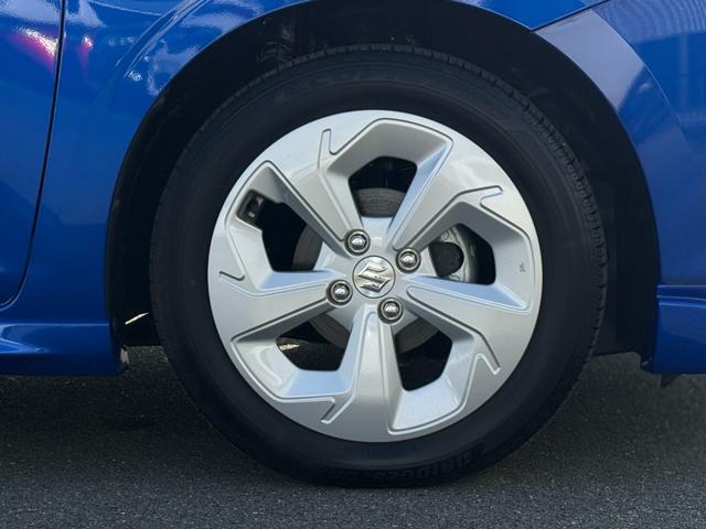 スイフト ハイブリッドＭＸ　登録済未使用車・アーバンスタイルエクステリアセット・純正レッドアクセントインテリア加飾セット・フロントグリルガーニッシュ・レッドミラーキャップ・フロントアンダーガーニッシュ・フューエルリッドカバー（21枚目）