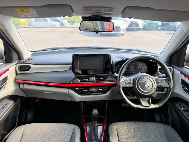 スイフト ハイブリッドＭＸ　登録済未使用車・アーバンスタイルエクステリアセット・純正レッドアクセントインテリア加飾セット・フロントグリルガーニッシュ・レッドミラーキャップ・フロントアンダーガーニッシュ・フューエルリッドカバー（25枚目）