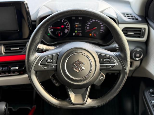 スイフト ハイブリッドＭＸ　登録済未使用車・アーバンスタイルエクステリアセット・純正レッドアクセントインテリア加飾セット・フロントグリルガーニッシュ・レッドミラーキャップ・フロントアンダーガーニッシュ・フューエルリッドカバー（27枚目）