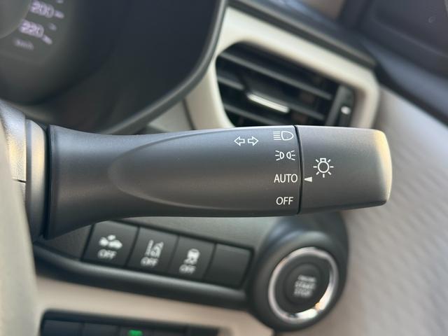 スイフト ハイブリッドＭＸ　登録済未使用車・アーバンスタイルエクステリアセット・純正レッドアクセントインテリア加飾セット・フロントグリルガーニッシュ・レッドミラーキャップ・フロントアンダーガーニッシュ・フューエルリッドカバー（31枚目）