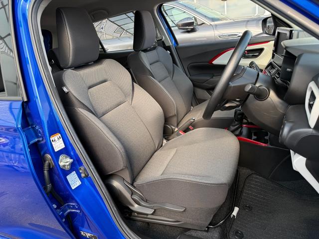 スイフト ハイブリッドＭＸ　登録済未使用車・アーバンスタイルエクステリアセット・純正レッドアクセントインテリア加飾セット・フロントグリルガーニッシュ・レッドミラーキャップ・フロントアンダーガーニッシュ・フューエルリッドカバー（40枚目）