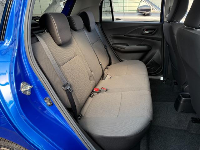 スイフト ハイブリッドＭＸ　登録済未使用車・アーバンスタイルエクステリアセット・純正レッドアクセントインテリア加飾セット・フロントグリルガーニッシュ・レッドミラーキャップ・フロントアンダーガーニッシュ・フューエルリッドカバー（43枚目）