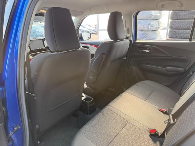 スイフト ハイブリッドＭＸ　登録済未使用車・アーバンスタイルエクステリアセット・純正レッドアクセントインテリア加飾セット・フロントグリルガーニッシュ・レッドミラーキャップ・フロントアンダーガーニッシュ・フューエルリッドカバー（45枚目）