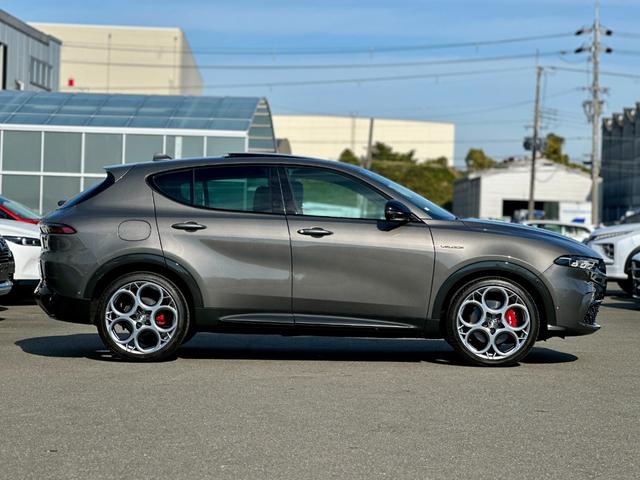 トナーレ ハイブリッド　サンルーフエディション　サンルーフ・前後ドラレコ・全周囲カメラ・ＴＶチューナー・黒革シート・電動シート・ｈａｒｍａｎ　ｋａｒｄｏｎ・メーカー保証継承（9枚目）