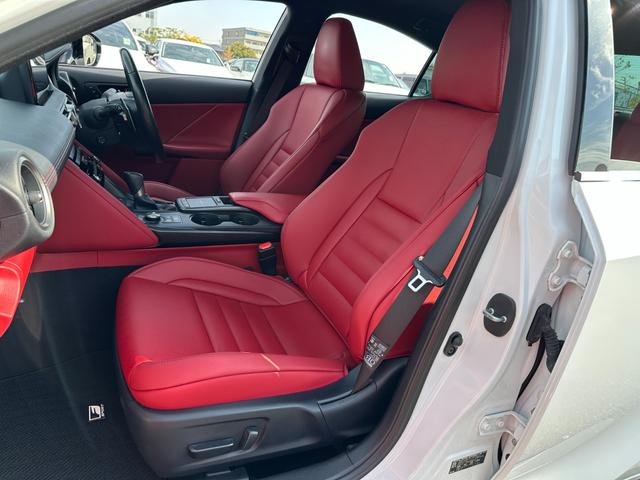 ＩＳ ＩＳ３５０　Ｆスポーツ　本革スポーツシートセット・パノラミックビューモニター・三眼フルＬＥＤヘッドランプ・オレンジブレーキキャリパー・ナビＴＶ・ＥＴＣ２．０・シートヒーター＆ベンチレーション・パワーシート・ドライブレコーダー（48枚目）