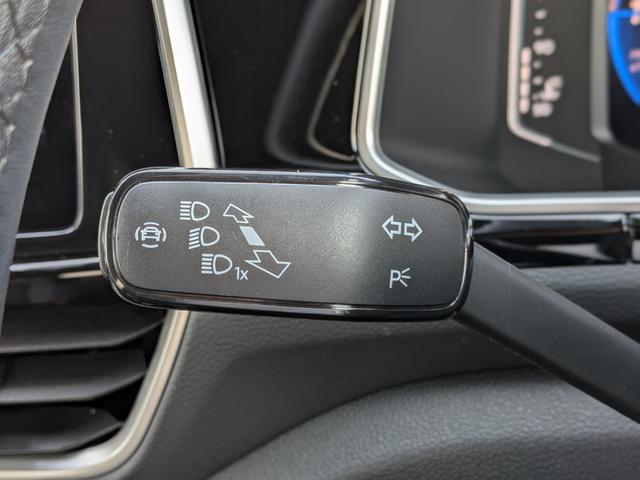 T-ロック TDI Rライン ETC2.0・360度ドライブレコーダー・ナビ・バックカメラ・純正フロアマット・(前)シートヒーター・電動リアゲート・禁煙車・ルーフレール(28枚目)