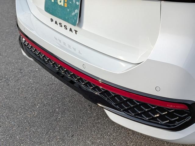 パサート eハイブリッド Rライン レザーシートPKG・DiscoverProMax・ETC2.0・アラウンドビューカメラ・オールインS・パワーシート・シートベンチレーション・ハンズフリーパワーバックドア・スペアキー・禁煙車・保証継承(13枚目)
