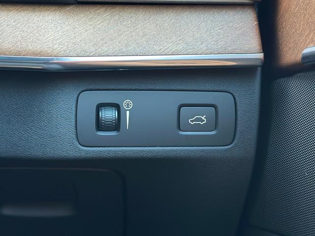 XC90 T6 AWD インスクリプション ナビTV・ETC・360°ビューカメラ・前後ドラレコ・パワーバックドア・シートヒーター&ベンチレーシ・ステアヒーター・茶革シート・後席シートヒーター(34枚目)