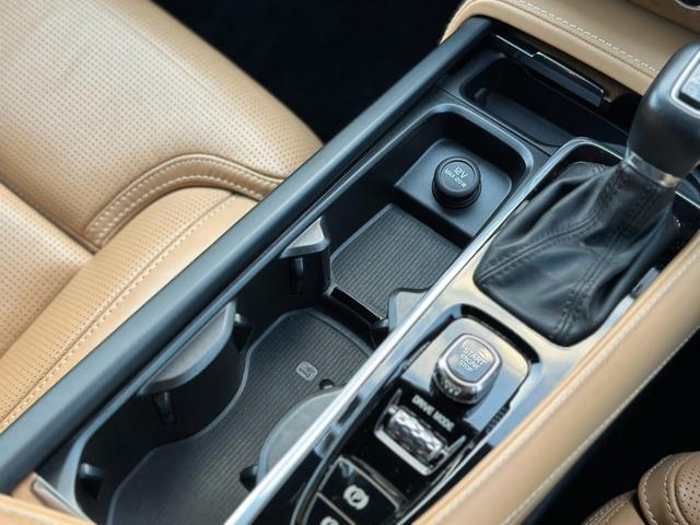 XC90 T6 AWD インスクリプション ナビTV・ETC・360°ビューカメラ・前後ドラレコ・パワーバックドア・シートヒーター&ベンチレーシ・ステアヒーター・茶革シート・後席シートヒーター(41枚目)