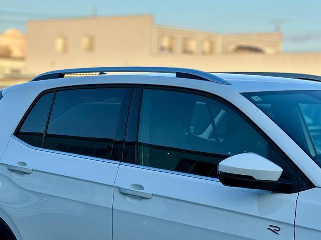 Ｔ－クロス ＴＳＩ　Ｒライン　ＤｉｓｃｏｖｅｒＰｒｏパッケージ・セーフティパッケージ・ナビ・ＥＴＣ２．０・バックカメラ・シートヒーター・ワイヤレスチャージング・オールインセーフティ・アダプティブクルーズコントロール・メーカー保証（16枚目）