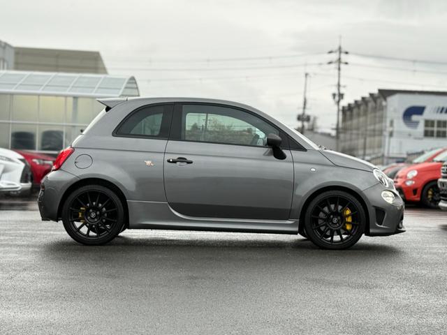 アバルト６９５ コンペティツィオーネ　前後ドラレコ・ｂｅａｔｓサウンド・ＥＴＣ・ハーフレザーシート・純正フロアマット・メーカー保証継承（10枚目）