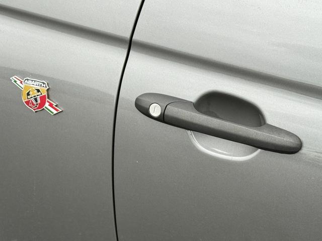 アバルト６９５ コンペティツィオーネ　前後ドラレコ・ｂｅａｔｓサウンド・ＥＴＣ・ハーフレザーシート・純正フロアマット・メーカー保証継承（23枚目）