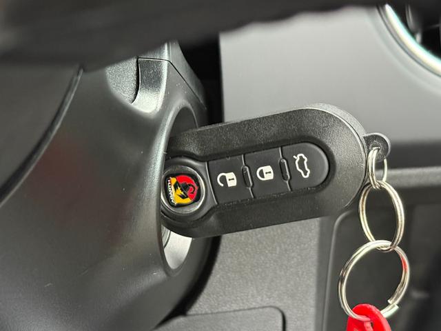 アバルト６９５ コンペティツィオーネ　前後ドラレコ・ｂｅａｔｓサウンド・ＥＴＣ・ハーフレザーシート・純正フロアマット・メーカー保証継承（32枚目）
