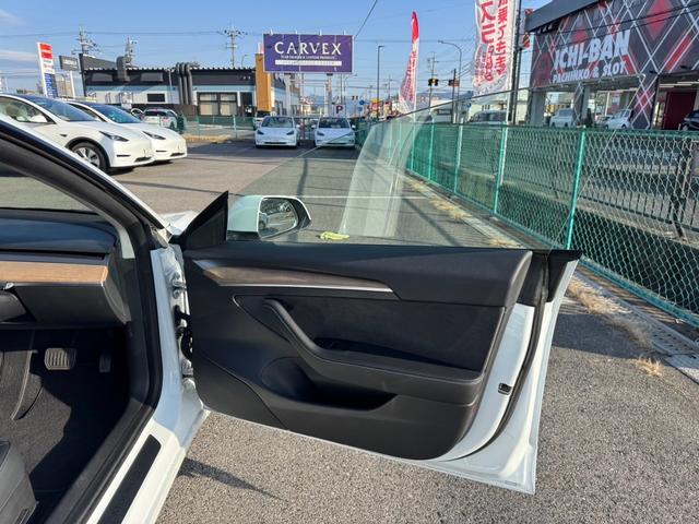 モデル３ ロングレンジ　ＭＩＤテスラ専用ホイール　トランクスポイラー　ＡＷＤ　カスタム有　ＥＴＣ　ドラレコ　禁煙車（29枚目）