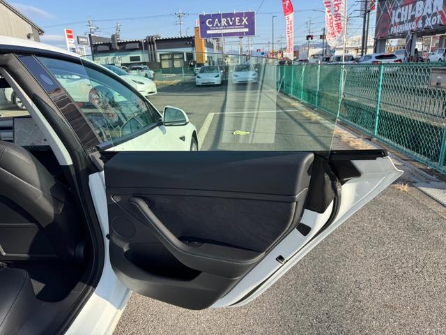 モデル３ ロングレンジ　ＭＩＤテスラ専用ホイール　トランクスポイラー　ＡＷＤ　カスタム有　ＥＴＣ　ドラレコ　禁煙車（32枚目）