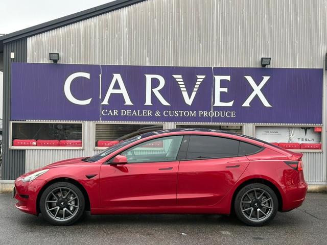 モデル３ ＲＷＤ　エンハンストＯＰ付　サモン　オートレーンチェンジ　黒内装　禁煙車　ハンドルヒーター　リヤシートヒーター　ＥＴＣ　ドラレコ（4枚目）
