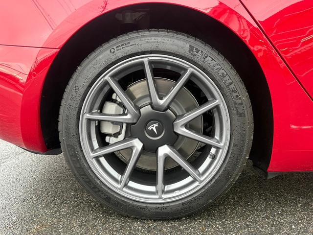 モデル３ ＲＷＤ　エンハンストＯＰ付　サモン　オートレーンチェンジ　黒内装　禁煙車　ハンドルヒーター　リヤシートヒーター　ＥＴＣ　ドラレコ（11枚目）