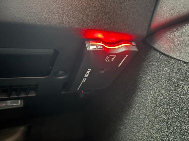 モデル３ ＲＷＤ　エンハンストＯＰ付　サモン　オートレーンチェンジ　黒内装　禁煙車　ハンドルヒーター　リヤシートヒーター　ＥＴＣ　ドラレコ（26枚目）
