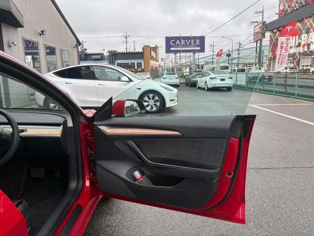 モデル３ ＲＷＤ　エンハンストＯＰ付　サモン　オートレーンチェンジ　黒内装　禁煙車　ハンドルヒーター　リヤシートヒーター　ＥＴＣ　ドラレコ（28枚目）