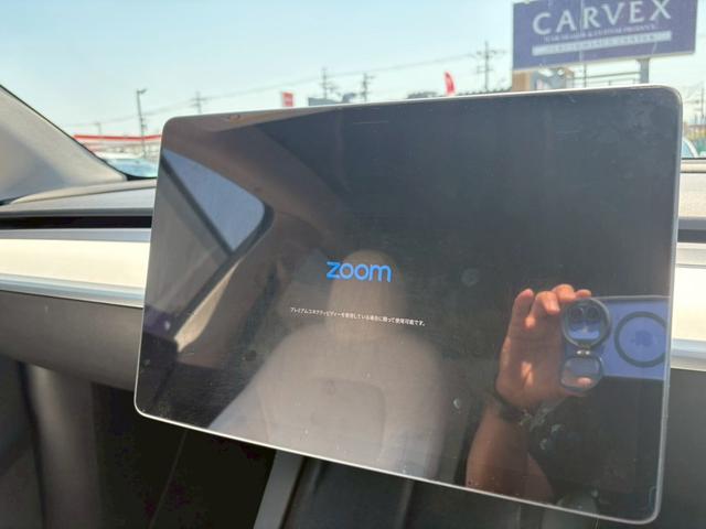 モデルＹ ＲＷＤ　白内装　新品タイヤ４本　禁煙車　動物乗車歴無　オートパイロット　ＲＹＺＥＮ　１９インチアルミ（32枚目）