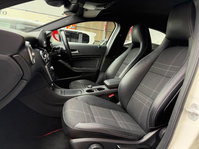 Ａクラス Ａ１８０　純正ナビ　フルセグＴＶ　バックカメラ　ＥＴＣ　ハーフレザーシート　キーレス　ドライブレコーダー　ＨＩＤヘッドライト（10枚目）