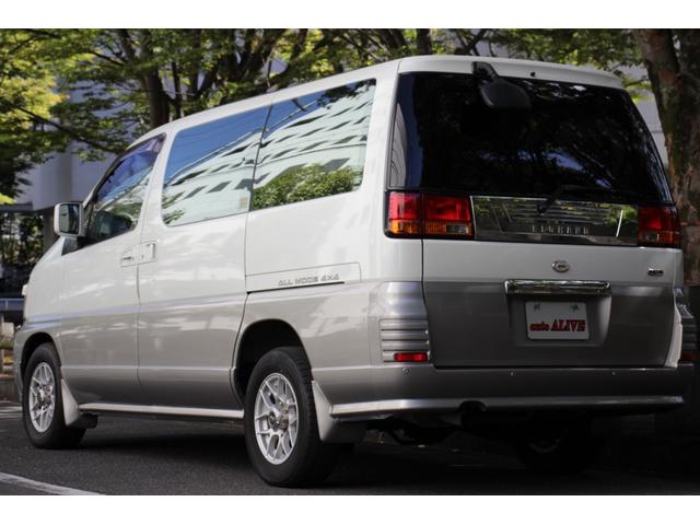 エルグランド Ｖ　後期型　インタークーラー付きディーゼルターボ　４ＷＤ　Ｗサンルーフ　電動コーナーポール　ＥＴＣ（6枚目）