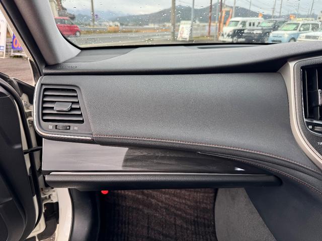 クラウンハイブリッド アスリートＧ　シートベンチレーション・プリクラッシュセーフティ・純正１８インチアルミ・ミラー一体型ＧＰＳレーダー・フォグライト・革巻きハンドル・リヤサンシェード・プッシュスタート・キセノンヘッドライト（15枚目）