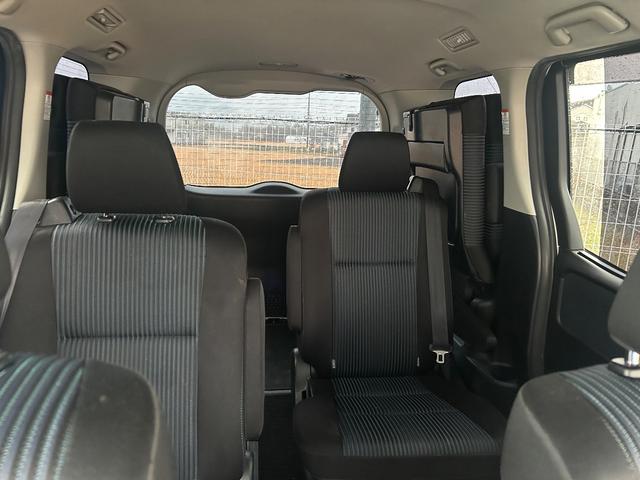 ノア Si 両側パワースライドドア(9枚目)