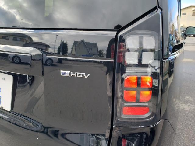 フリード ｅ：ＨＥＶエアー　ＥＸ　登録済未使用車　７人　両側パワースライドドア　純正バックカメラ　シートヒーター　純正１５インチアルミ　ＬＥＤヘッドライト　リアクーラー　純正フロアマット　ドアバイザー　保証書　取説　スペアキー（12枚目）