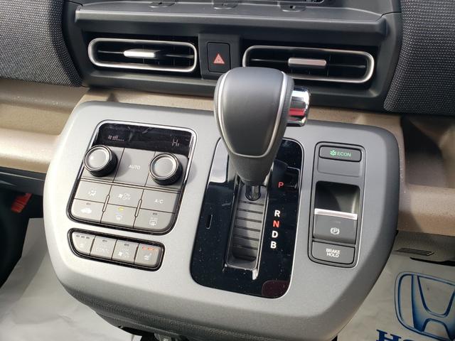 フリード ｅ：ＨＥＶエアー　ＥＸ　登録済未使用車　７人　両側パワースライドドア　純正バックカメラ　シートヒーター　純正１５インチアルミ　ＬＥＤヘッドライト　リアクーラー　純正フロアマット　ドアバイザー　保証書　取説　スペアキー（25枚目）