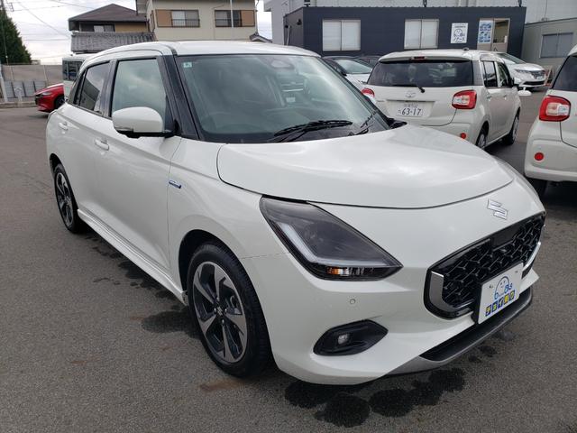 スイフト ハイブリッドＭＺ　全方位カメラ　９インチメーカーナビ　ＢＳＭ　シートヒーター　クリアランスソナー　スズキコネクト　アダプティブクルーズコントロール　ＬＥＤヘッドライト　ＬＥＤフォグ　純正アルミホイール　パドルシフト（4枚目）