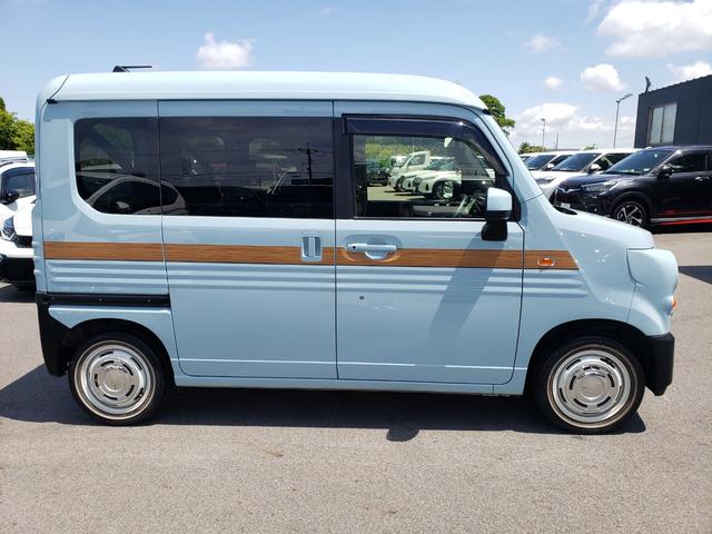 Ｎ－ＶＡＮ＋スタイル ファン・ホンダセンシング　ＤＡＭＤフェイスチェンジキット　ＤＡＭＤシートカバー　クリムゾンディーンクロスカントリーホイール　ウッドストライプ　８インチフルセグナビ　ナビ連動ドライブレコーダー　ＥＴＣ　バックカメラ（9枚目）