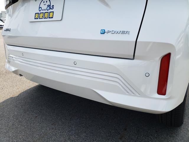 ノート Ｘ　登録済未使用車　プロパイロット　メーカーオプションナビテレビ　ブラインドスポットモニター　デジタルインナーミラー　ＥＴＣ２．０　ＬＥＤヘッドライト　コーナーセンサー　置くだけ充電　スマートキー（13枚目）