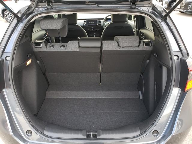 フィット ｅ：ＨＥＶホーム　ホンダセンシング　バックカメラ　純正９インチナビ　アダプティブクルーズコントロール　ＬＥＤヘッドライト　ＥＴＣ　電動格納ミラー　オートライト　オートエアコン　フルフラット　ＣＤ：ＤＶＤ　ＵＳＢ接続（9枚目）