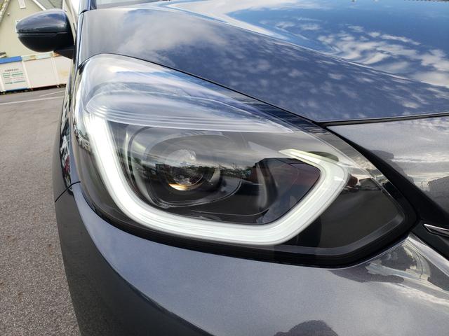 フィット ｅ：ＨＥＶホーム　ホンダセンシング　バックカメラ　純正９インチナビ　アダプティブクルーズコントロール　ＬＥＤヘッドライト　ＥＴＣ　電動格納ミラー　オートライト　オートエアコン　フルフラット　ＣＤ：ＤＶＤ　ＵＳＢ接続（12枚目）