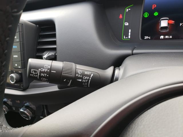 フィット ｅ：ＨＥＶホーム　ホンダセンシング　バックカメラ　純正９インチナビ　アダプティブクルーズコントロール　ＬＥＤヘッドライト　ＥＴＣ　電動格納ミラー　オートライト　オートエアコン　フルフラット　ＣＤ：ＤＶＤ　ＵＳＢ接続（22枚目）