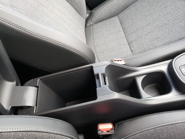フィット ｅ：ＨＥＶホーム　ホンダセンシング　バックカメラ　純正９インチナビ　アダプティブクルーズコントロール　ＬＥＤヘッドライト　ＥＴＣ　電動格納ミラー　オートライト　オートエアコン　フルフラット　ＣＤ：ＤＶＤ　ＵＳＢ接続（26枚目）