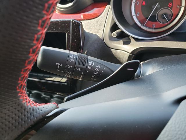 スイフトスポーツ ベースグレード デュアルセンサーブレーキサポート ブラインドスポットモニター アダプティブクルーズコントロール シートヒーター 保証書 スマートキー トノカバー フロアマット LEDヘッドライト スペアキー(22枚目)