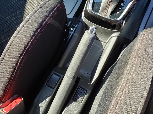 スイフトスポーツ ベースグレード デュアルセンサーブレーキサポート ブラインドスポットモニター アダプティブクルーズコントロール シートヒーター 保証書 スマートキー トノカバー フロアマット LEDヘッドライト スペアキー(27枚目)