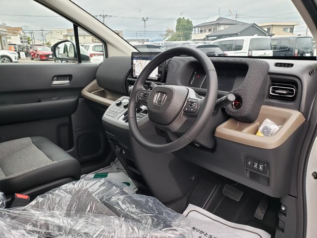 フリード ｅ：ＨＥＶエアー　ＥＸ　登録済未使用車　純正フルセグナビ　バックカメラ　アダプティブクルーズコントロール　後席エアコン　ＬＥＤヘッドライト　クリアランスソナー　シートヒーター　電動パーキング　純正アルミホイール（18枚目）