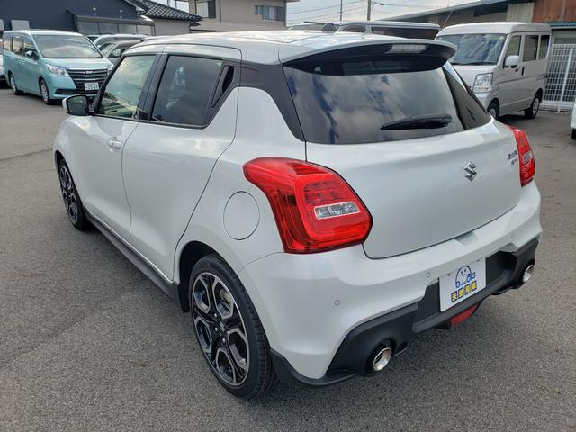 スイフトスポーツ ベースグレード 登録済未使用車 LEDヘッドライト LEDフォグ 電動格納ミラ― プッシュスタート MTモード セーフティーセンス シートヒーター オートエアコン オートライト 純正17インチアルミホイール キーレス(10枚目)