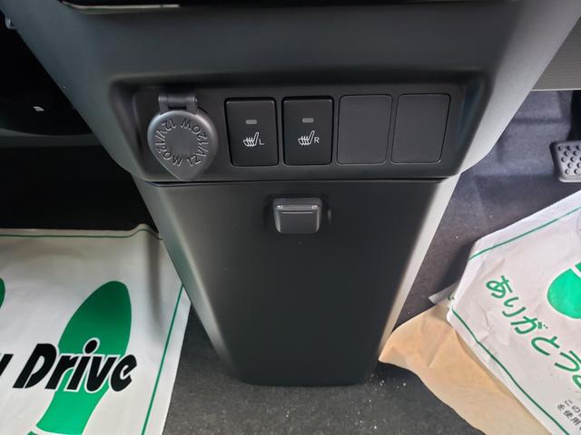 ルーミー カスタムＧ－Ｔ　純正ディスプレイオーディオ　パノラミックビューモニター　コンフォートパッケージ　シートヒーター　ＬＥＤヘッドライト　電動格納ミラー　純正１５インチアルミホイール　スマートキー　プッシュスタート（28枚目）