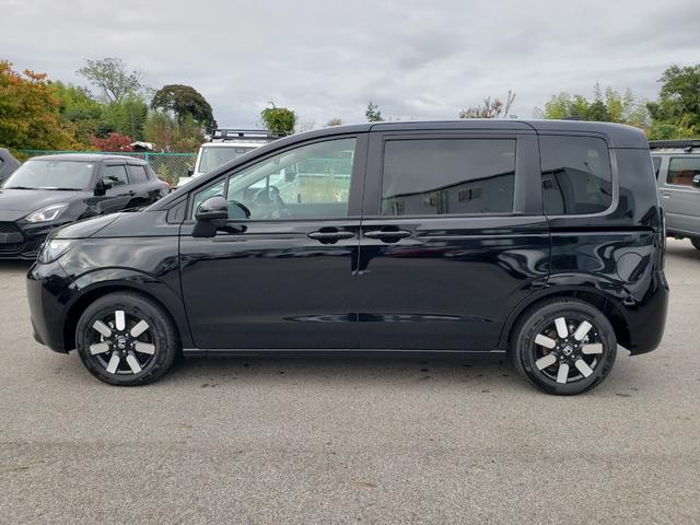 フリード e:HEVエアー EX 登録済未使用車 ホンダ9インチコネクトナビ バックカメラ ホンダセンシング 純正15インチアルミホイール ブラインドスポットモニター シートヒーター サーキュレーター 3列シート オートエアコン(8枚目)