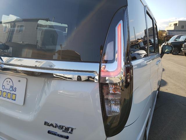 ソリオバンディット ハイブリッドＭＶ　登録済未使用車　セーフティーサポート　純正９インチメーカーナビ　全方位モニター　両側パワースライドドア　シートヒーター　ＬＥＤヘッドライト・フォグ　純正１５インチアルミホイール　オートエアコン（12枚目）