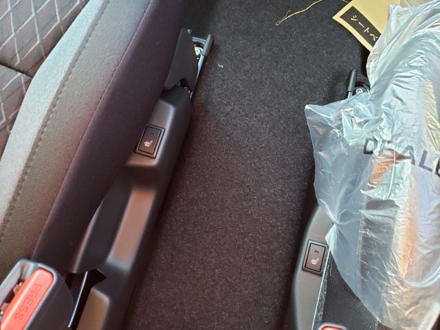 ソリオバンディット ハイブリッドＭＶ　登録済未使用車　セーフティーサポート　純正９インチメーカーナビ　全方位モニター　両側パワースライドドア　シートヒーター　ＬＥＤヘッドライト・フォグ　純正１５インチアルミホイール　オートエアコン（30枚目）