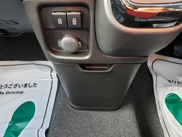 ソリオ ハイブリッドMZ 登録済未使用車 セーフティーサポート 純正9インチナビ 全方位モニター 両側パワスラ LEDヘッドライト LEDフォグ BSM ETC 純正15インチアルミホイール フルフラット シートヒーター(31枚目)