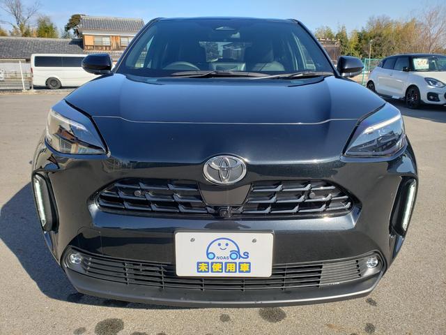 ヤリスクロス ハイブリッドＺ　登録済未使用車　純正９インチディスプレイオーディオ　セーフティーセンス　ＬＥＤヘッドライト　ＬＥＤフォグ　ブラインドスポットモニター　純正１８インチアルミ　ＥＴＣ２．０　シートヒーター　電動格納（3枚目）