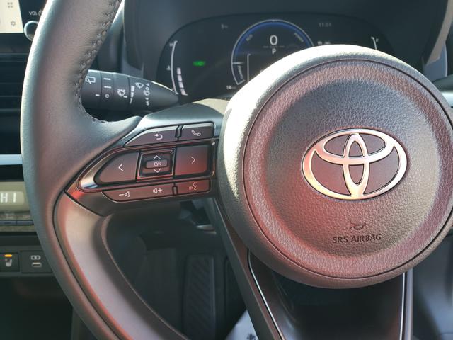 ヤリスクロス ハイブリッドＺ　登録済未使用車　純正９インチディスプレイオーディオ　セーフティーセンス　ＬＥＤヘッドライト　ＬＥＤフォグ　ブラインドスポットモニター　純正１８インチアルミ　ＥＴＣ２．０　シートヒーター　電動格納（15枚目）