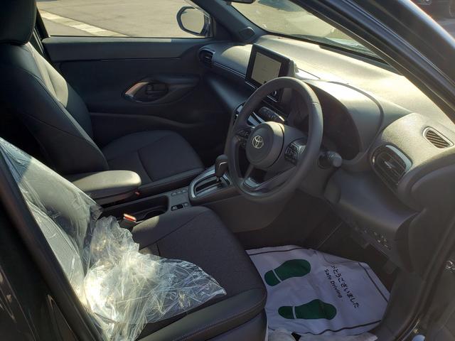 ヤリスクロス ハイブリッドＺ　登録済未使用車　純正９インチディスプレイオーディオ　セーフティーセンス　ＬＥＤヘッドライト　ＬＥＤフォグ　ブラインドスポットモニター　純正１８インチアルミ　ＥＴＣ２．０　シートヒーター　電動格納（24枚目）